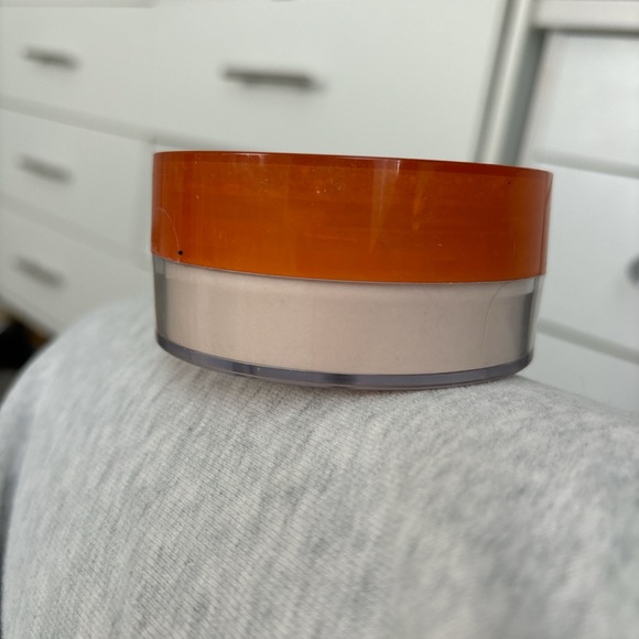 makeup - airspun setting powder - Picture 2 of 2